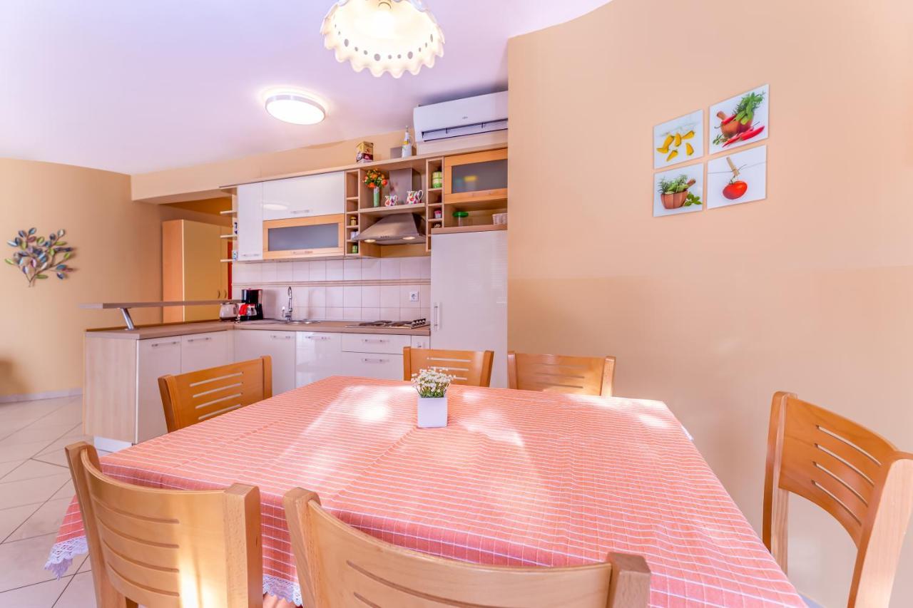 באסקה Apartments Lovorka מראה חיצוני תמונה
