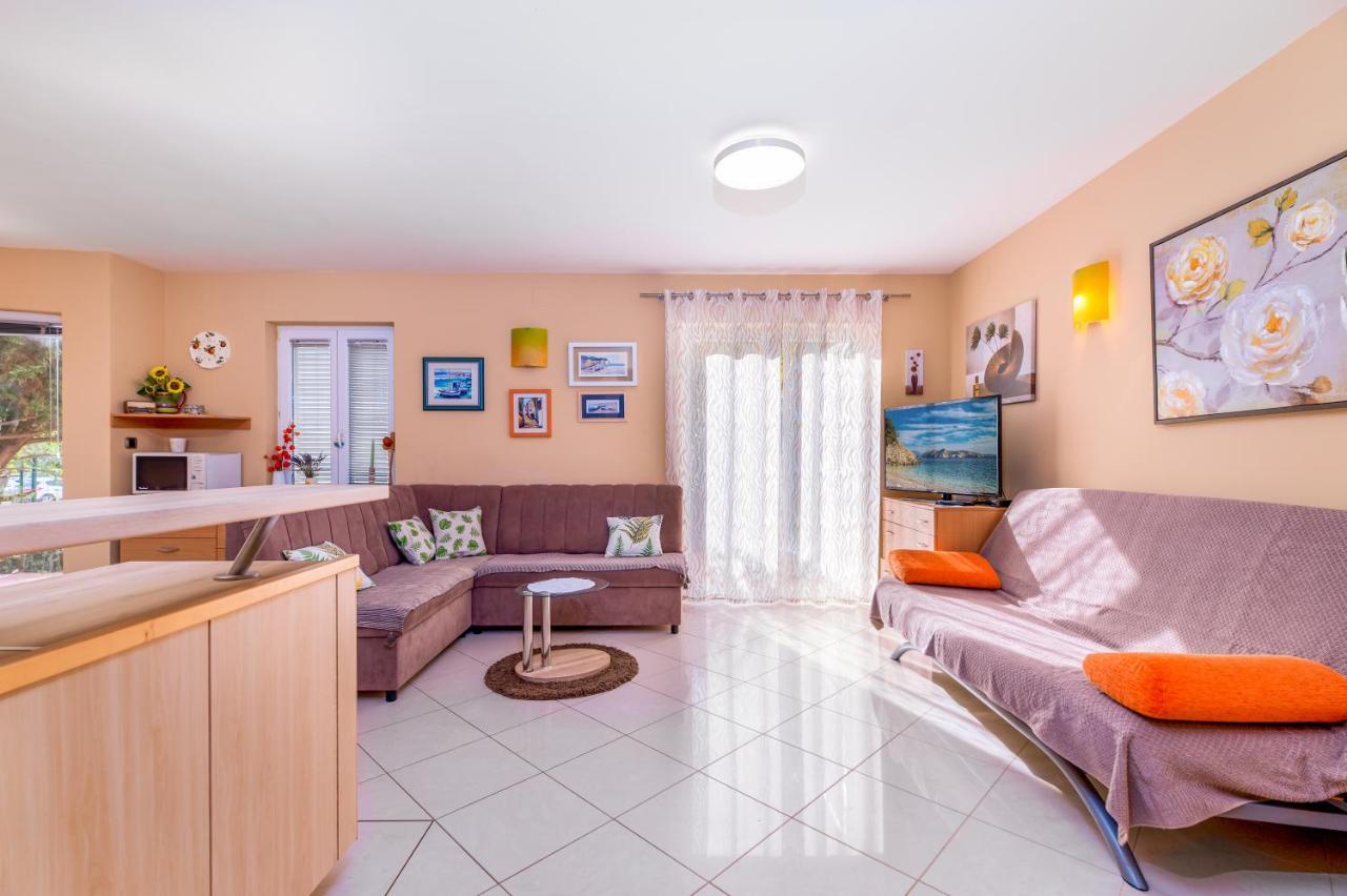 באסקה Apartments Lovorka מראה חיצוני תמונה